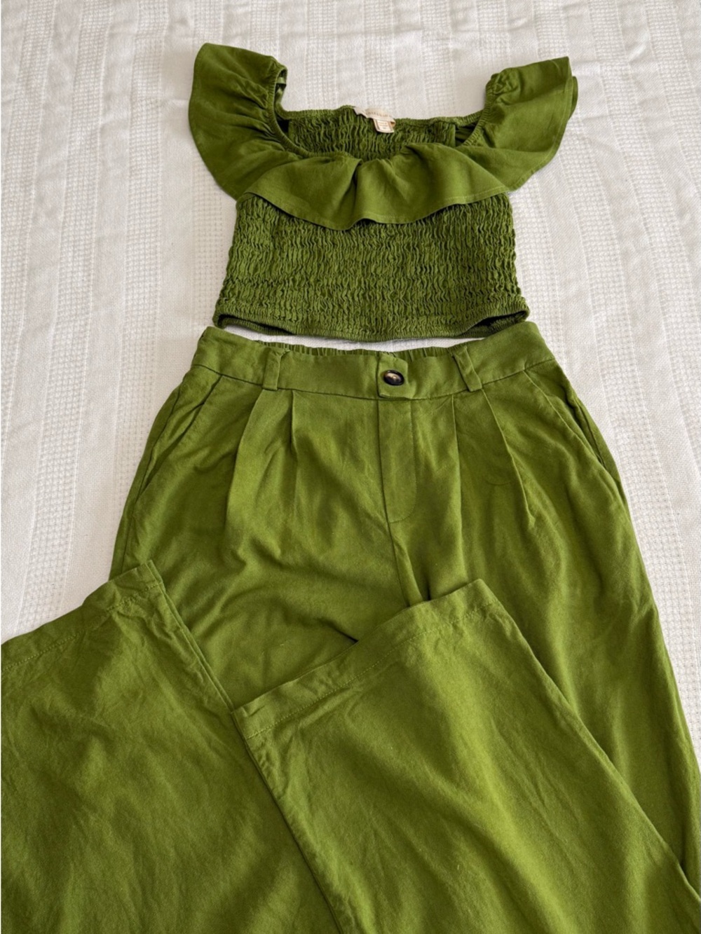 Monteau Bright Olive Green Linen Blend Set with cropped Smocked Ruffled Top - Picture 2 of 11